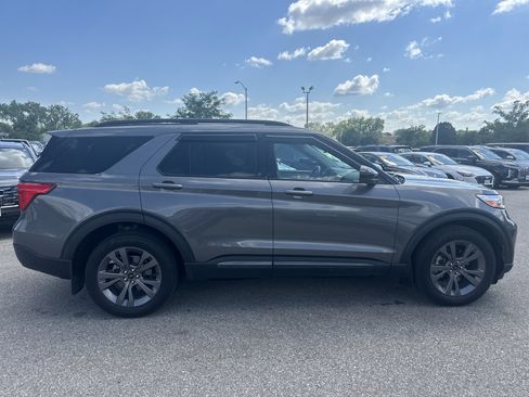Used 2023 Ford Explorer XLT w/ Equipment Group 202A AWD/4WD image 3
