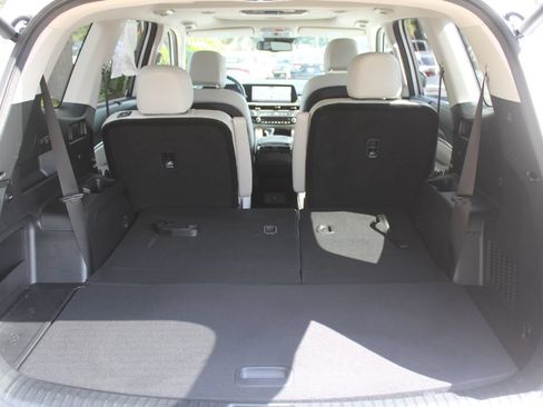 Used 2024 Kia Telluride EX w/ EX Captain's Chair Package FWD image 10