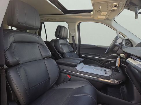 New 2026 Lincoln Navigator Reserve AWD/4WD image 10