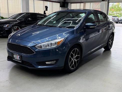 Used 2018 Ford Focus SEL w/ Cold Weather Package FWD image 5