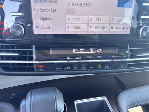 Used 2024 Toyota Sienna XLE image 23