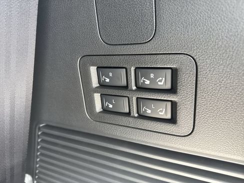 Used 2025 Nissan Armada SL AWD/4WD image 15