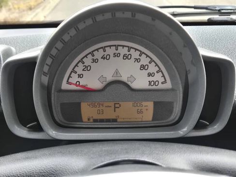 Used 2009 smart fortwo passion RWD image 22