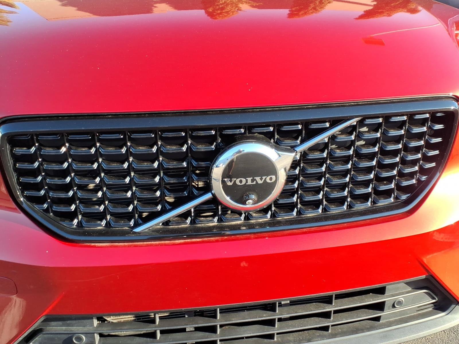 Certified 2025 Volvo XC40 B5 Plus AWD/4WD image 11