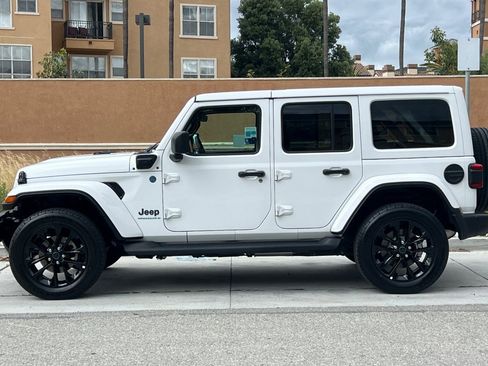 Used 2025 Jeep Wrangler Unlimited Sahara AWD/4WD image 7