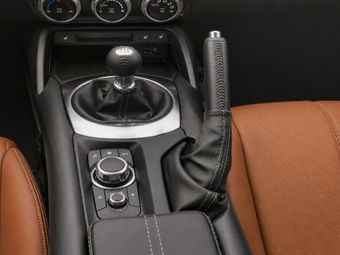 Used 2022 MAZDA MX-5 Miata RF Grand Touring w/ Appearance Package RWD image 16
