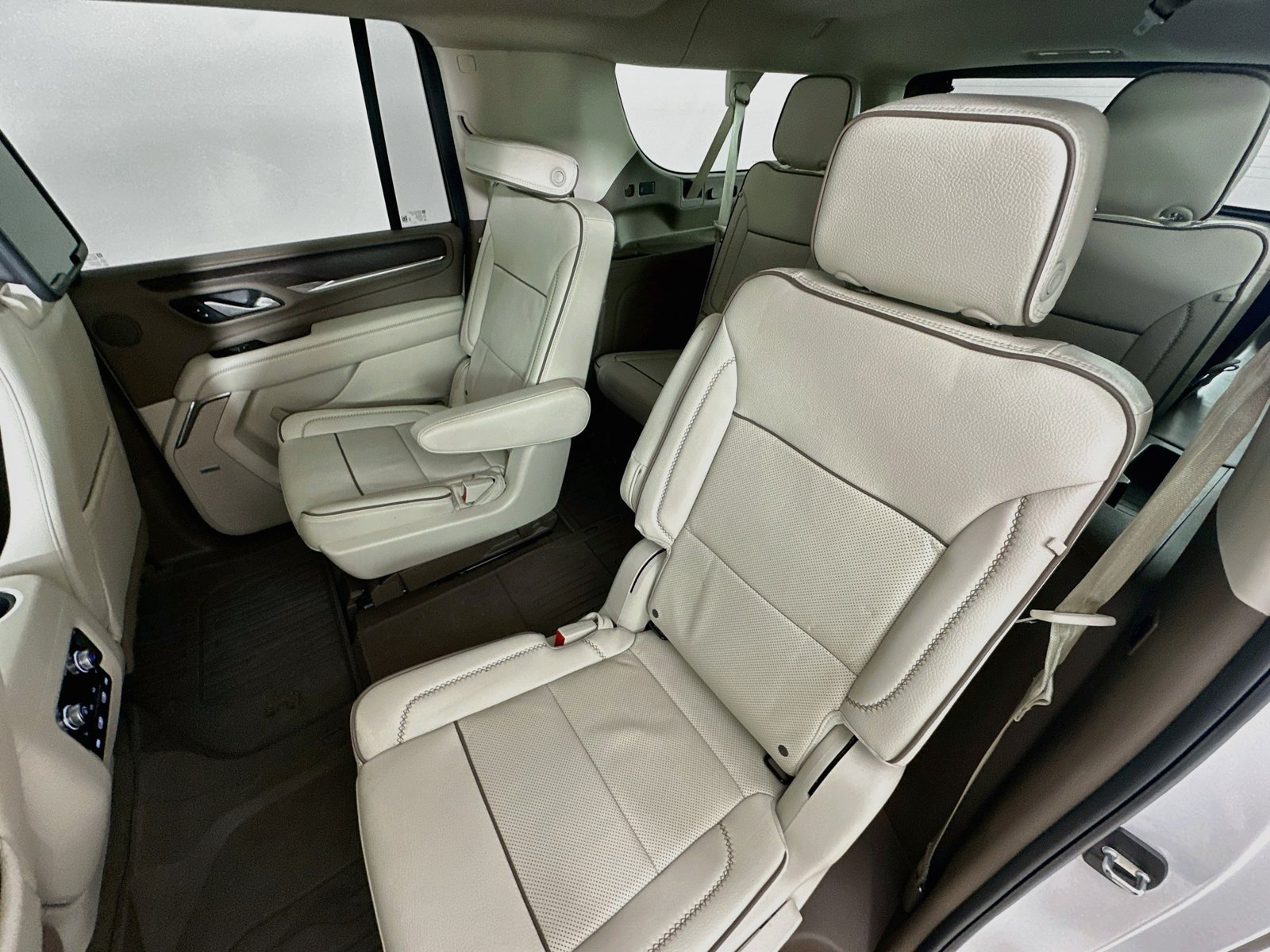 Used 2023 GMC Yukon XL Denali w/ LPO, Floor Liner Package AWD/4WD image 34