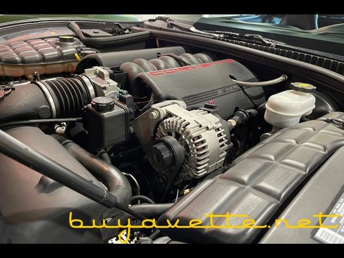 Used 2004 Chevrolet Corvette Coupe w/ Roof Package image 23