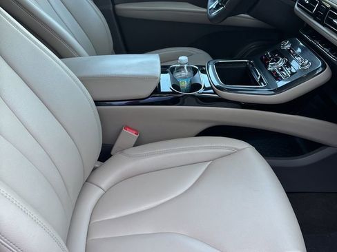 Used 2023 Lincoln Nautilus Standard w/ Premium Package image 18