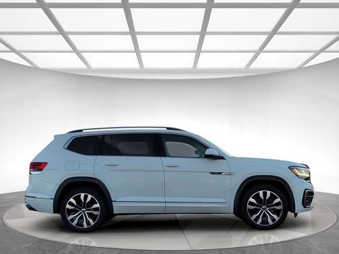 Used 2022 Volkswagen Atlas SEL Premium image 4