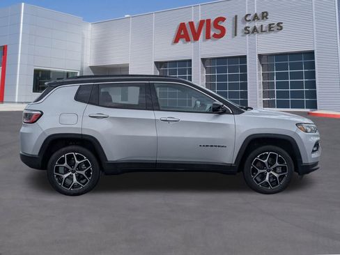 Used 2025 Jeep Compass Limited image 5