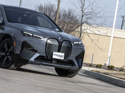 Certified 2024 BMW iX xDrive50 w/ Premium Package image 5