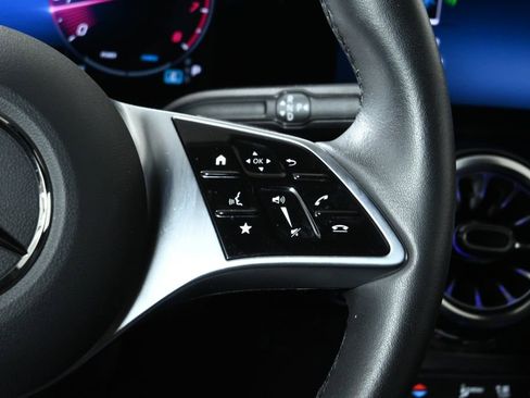 Used 2025 Mercedes-Benz GLA 250 4MATIC image 17