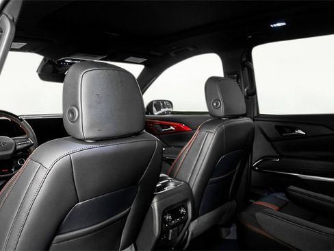 Used 2026 Chevrolet Traverse RS image 51