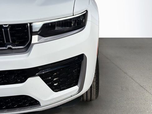 New 2026 Jeep Grand Cherokee Summit image 11