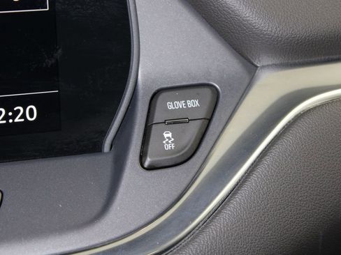 Used 2025 Chevrolet Blazer LT image 42