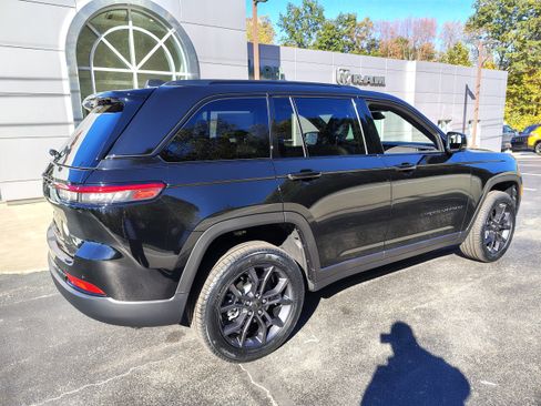 New 2025 Jeep Grand Cherokee Limited image 15