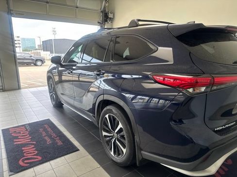 Used 2021 Toyota Highlander XSE FWD image 17