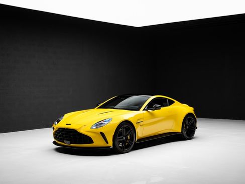 Used 2025 Aston Martin V8 Vantage Coupe RWD image 4