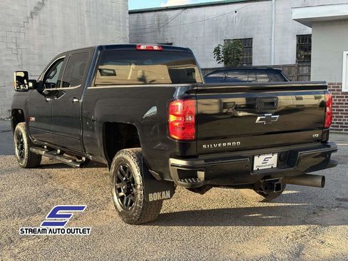 Used 2018 Chevrolet Silverado 2500 LTZ image 8