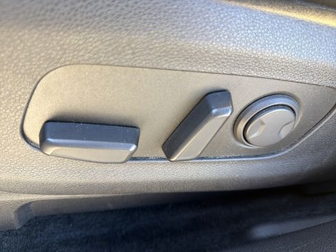 Used 2024 Kia Carnival LX image 18