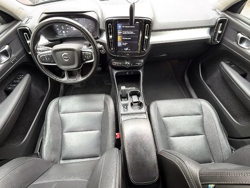 Used 2021 Volvo XC40 T4 Momentum FWD image 30