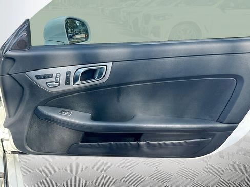 Used 2019 Mercedes-Benz SLC 300 image 28