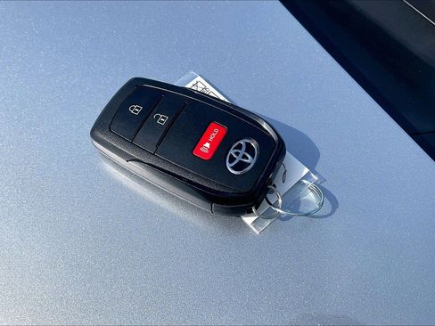 Used 2024 Toyota Prius LE AWD/4WD image 34