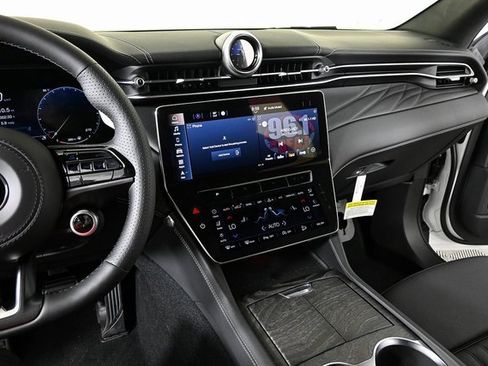 New 2025 Maserati Grecale Modena image 13