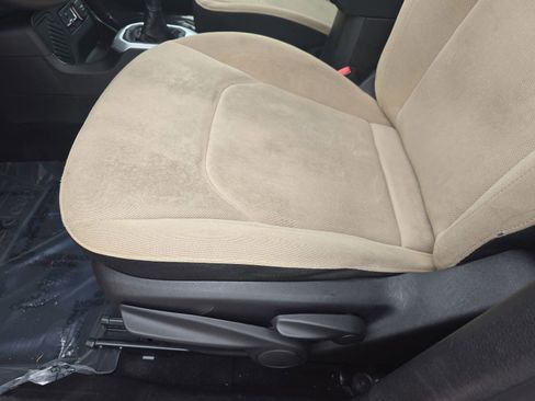 Used 2015 Jeep Renegade Latitude w/ Cold Weather Group II FWD image 31