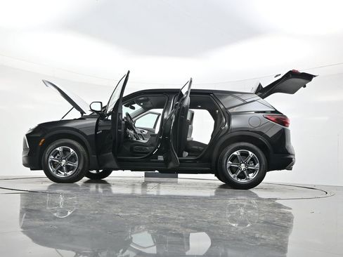 Used 2025 Chevrolet Blazer LT FWD image 57