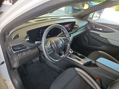 Certified 2024 Buick Envista Sport Touring w/ Convenience I Package FWD image 11
