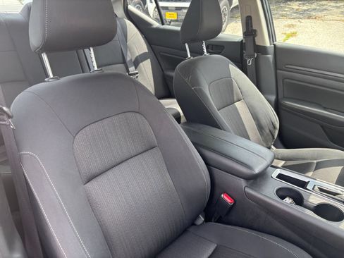 Used 2025 Nissan Altima 2.5 SV FWD image 31