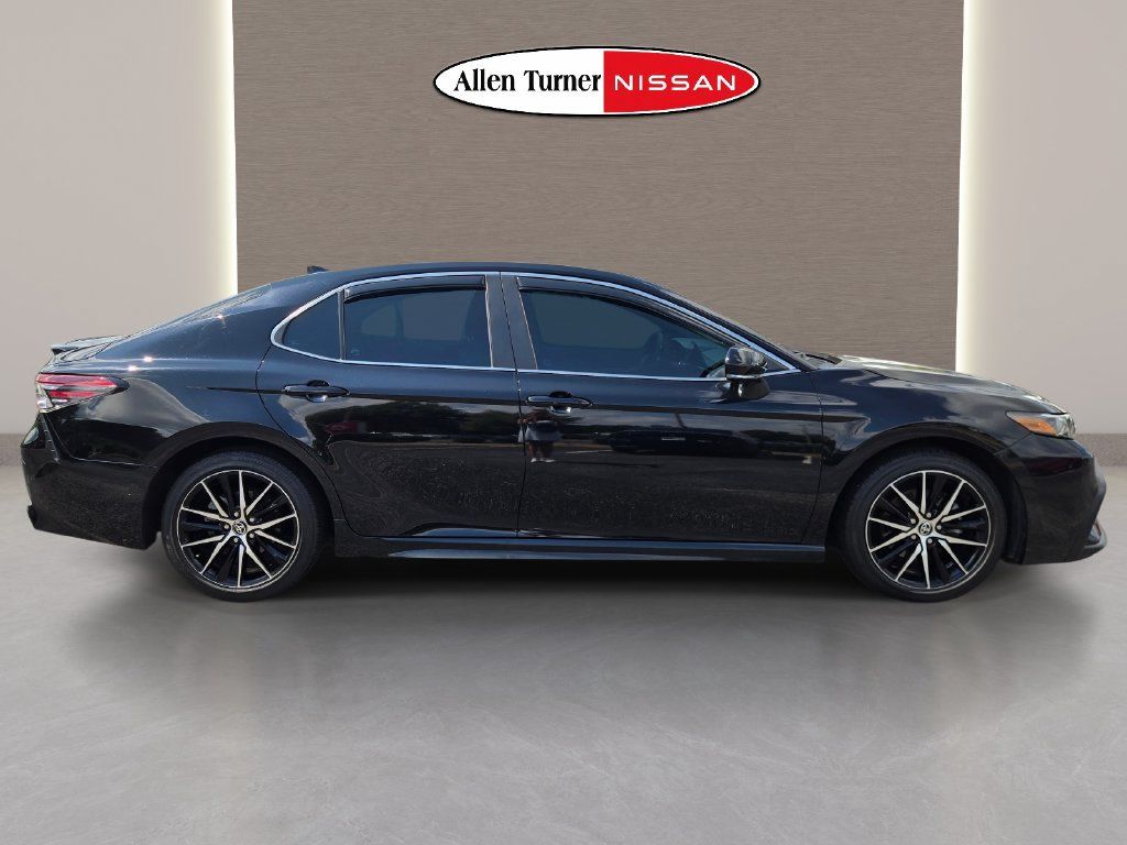 Used 2024 Toyota Camry SE w/ Cold Weather Package FWD image 8