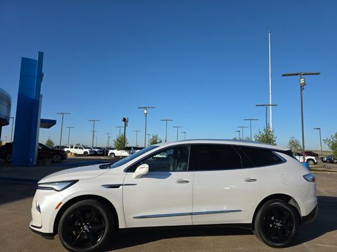 Used 2023 Buick Enclave Essence w/ Sport Touring Edition image 4