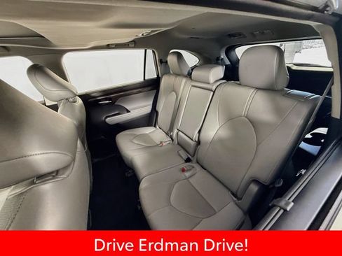 Certified 2023 Toyota Highlander Limited FWD image 8