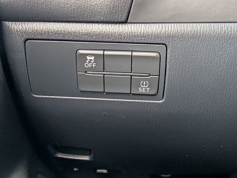 Used 2018 MAZDA MAZDA3 Touring image 18