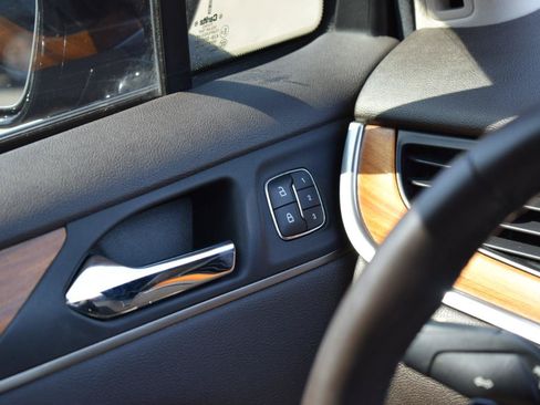 Used 2019 Lincoln MKC Select w/ Select Plus Package FWD image 15
