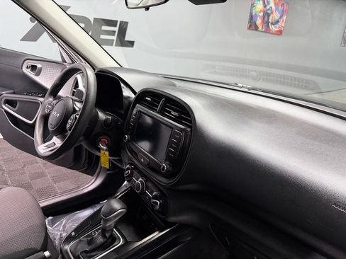 Used 2023 Kia Soul LX w/ Option Group 015 FWD image 45