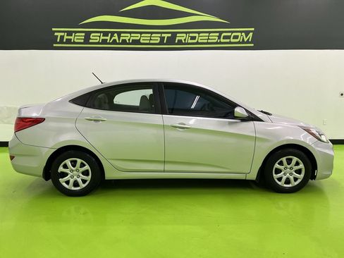 Used 2013 Hyundai Accent GLS FWD image 11