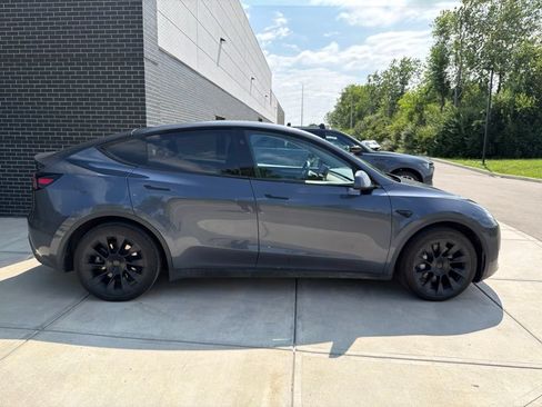 Used 2023 Tesla Model Y Long Range AWD/4WD image 4