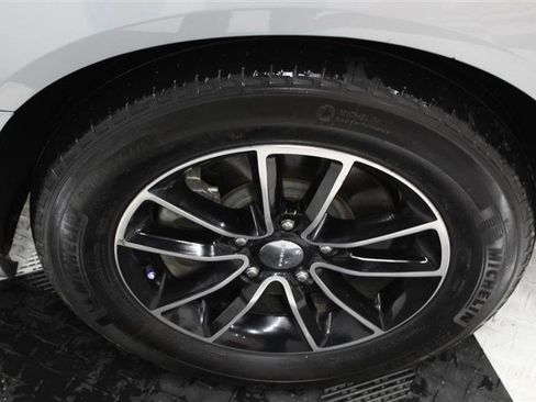 Used 2018 Dodge Grand Caravan SE image 20