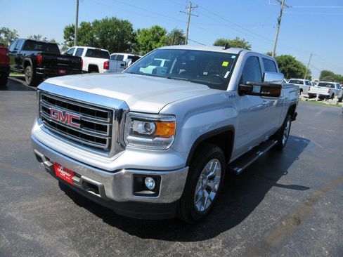 Used 2015 GMC Sierra 1500 SLT w/ SLT Crew Cab Value Package AWD/4WD image 11