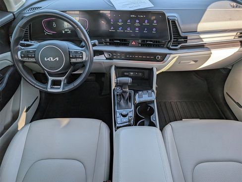 Used 2024 Kia Sportage EX image 9