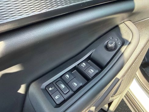 Used 2023 Jeep Grand Cherokee Laredo image 19