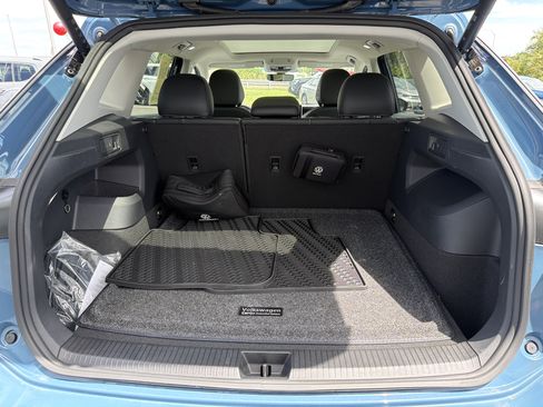 Used 2025 Volkswagen Tiguan SE w/ Panoramic Sunroof Package AWD/4WD image 28