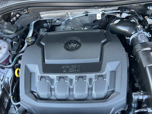 Certified 2022 Volkswagen Tiguan SE image 21