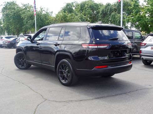 Used 2024 Jeep Grand Cherokee L Laredo AWD/4WD image 9