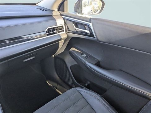 Used 2024 Mitsubishi Outlander SE image 17