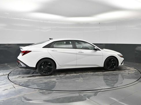 New 2026 Hyundai Elantra SEL Sport FWD image 9